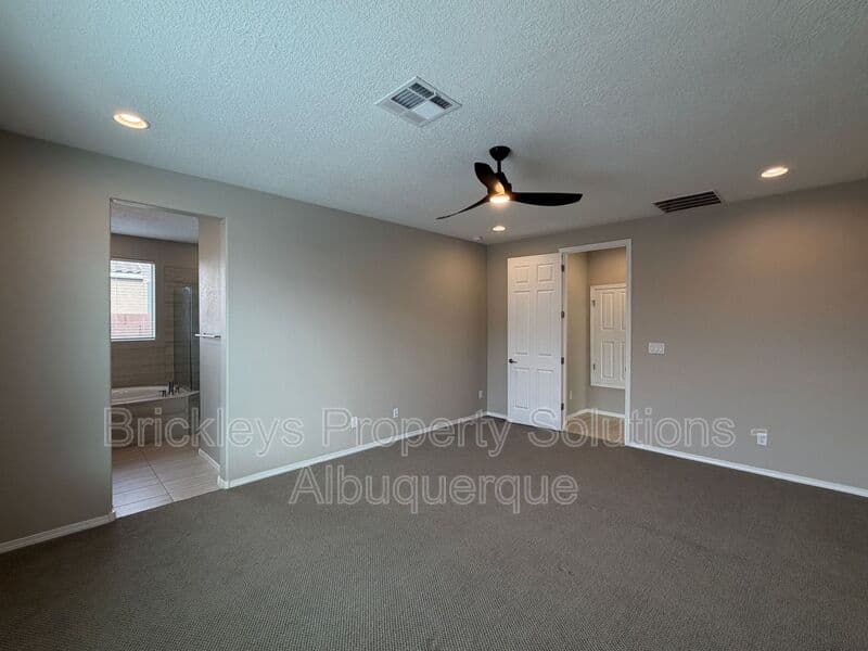 Rio Rancho House: 938 Lazuli Rd SE