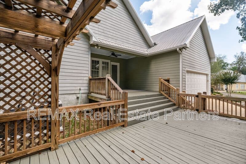 Hattiesburg House: 39 Robins Nest
