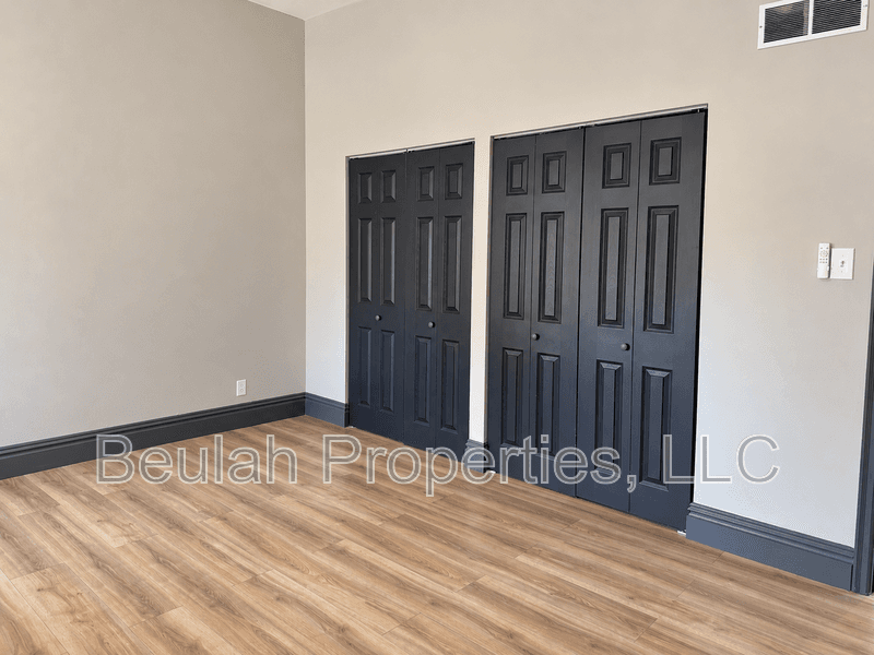 St. Louis House: 2012 S. 12th St - 1F
