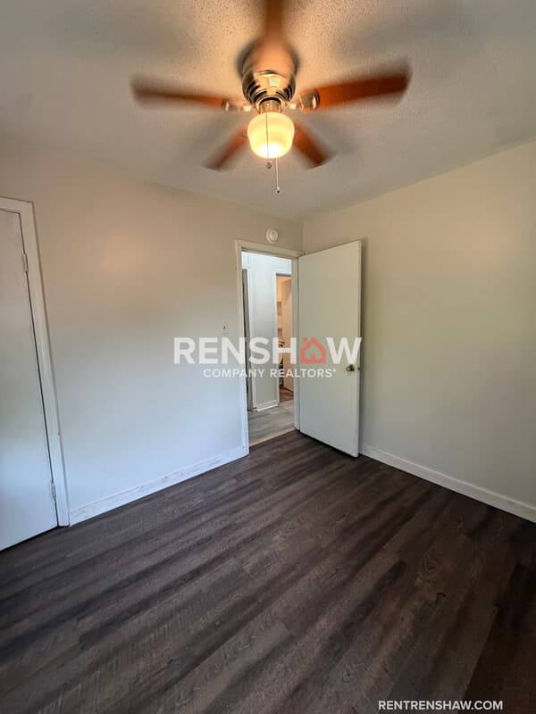 Lexington House: 450 Bedwell St