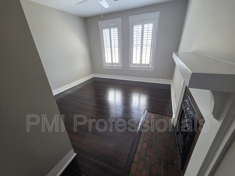 Murfreesboro House: 401 E Main St