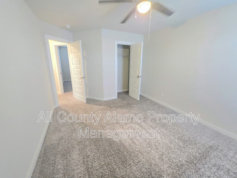 San Antonio House: 12334 Tower Forest