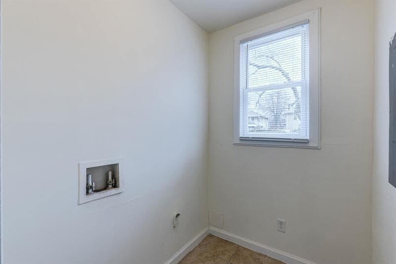 Richmond Condo: 2922 Noble Ave. A