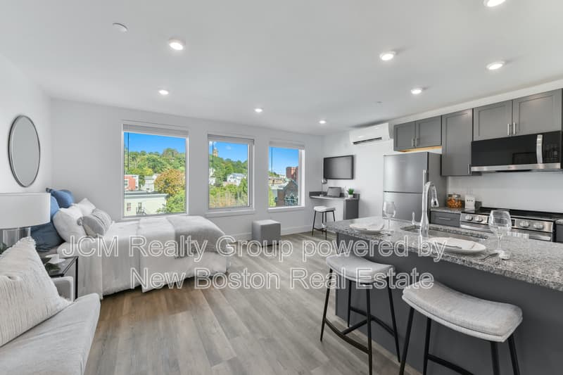 Lynn Condo: 585 Essex Street