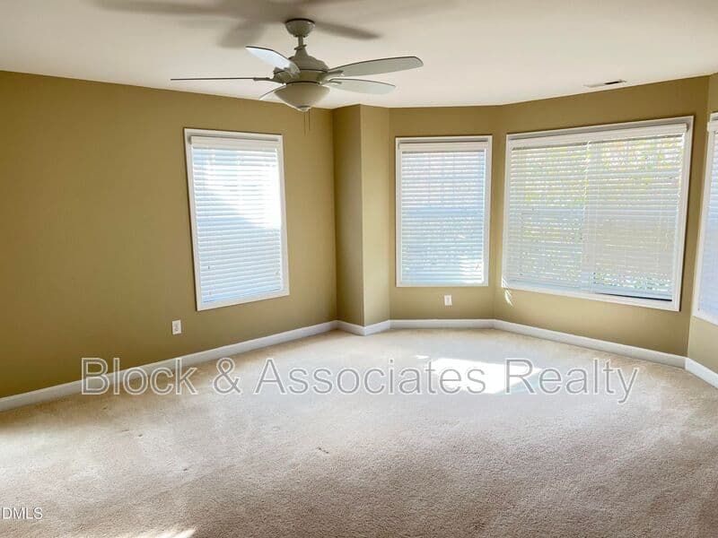 Cary House: 936 Bentbury Way