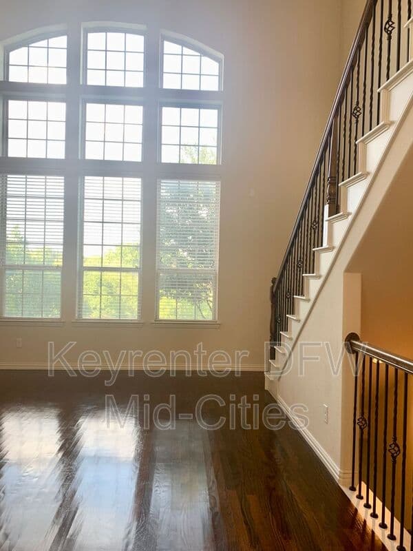 Irving House: 6463 Las Colinas Blvd