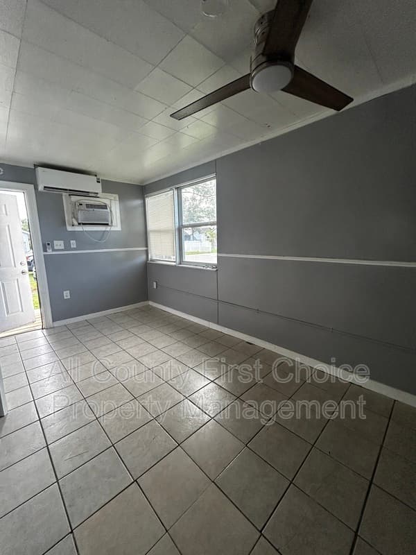 St. Petersburg House: 5475 42nd St N