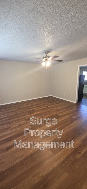 Benbrook Condo: 233 Vista Way