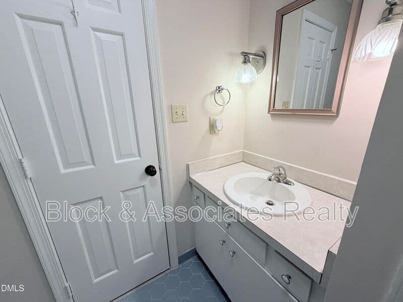 Garner House: 200 Coachman Drive