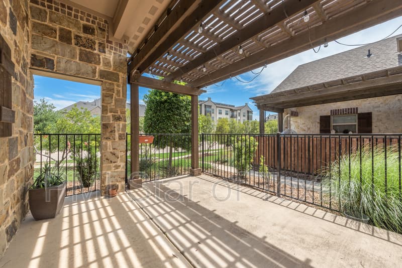 Arlington Townhome: 889 Birds Fort Trail