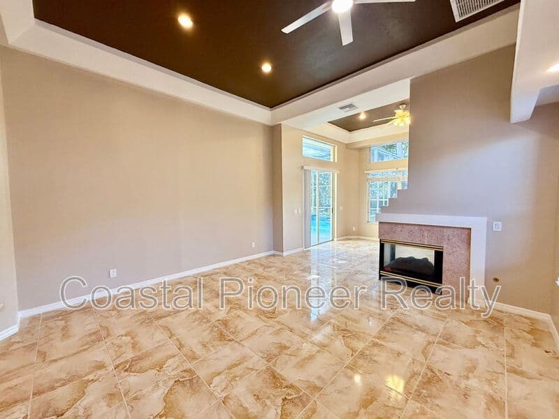 Largo House: 10334 Longwood Dr