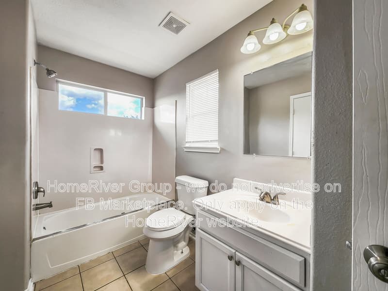 Houston House: 14007 Marners Ct