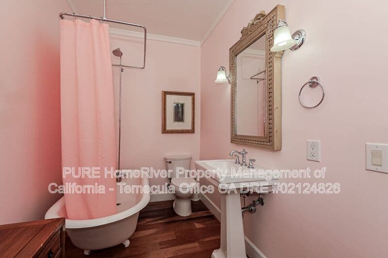 Murrieta House: 36475 Avenida La Cresta