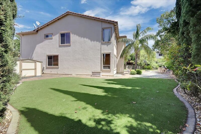 Roseville House: 208 Otter Glen Court