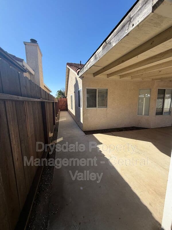 Los Banos House: 1648 Alberta St.