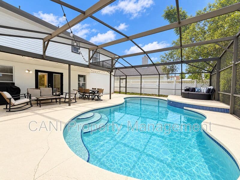 Davenport House: 644 Allison Avenue