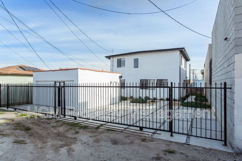 Los Angeles Condo: 9009-9011 S Normandie Ave