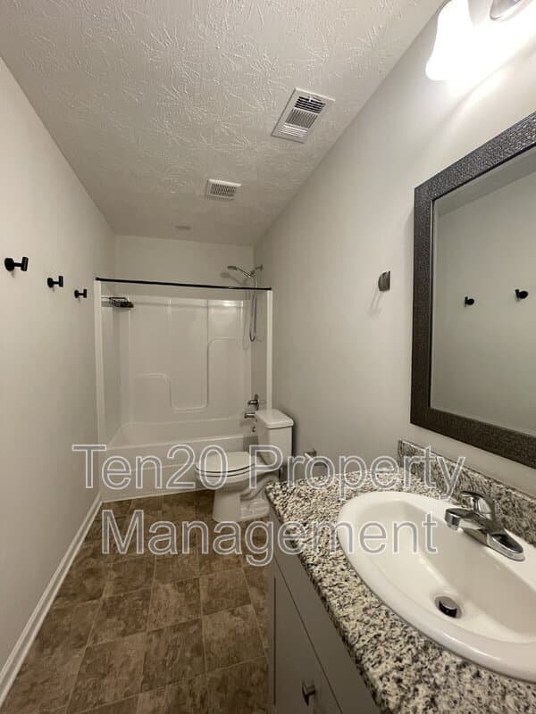 Phenix City House: 36 Willow Trace Dr