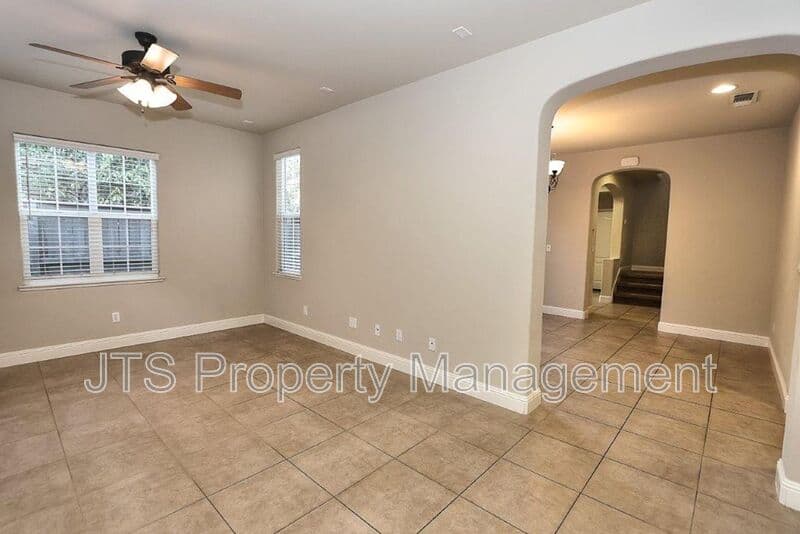 Orangevale House: 9041 Crescenda Lane