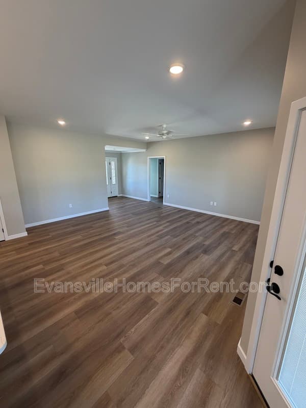 Evansville House: 12827 Halle Drive