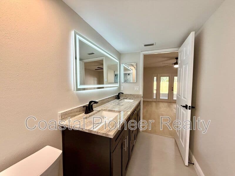 Tampa House: 8731 Huntfield St