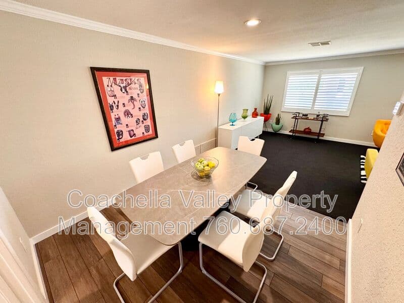 Palm Springs House: 2004 N San Antonio Rd