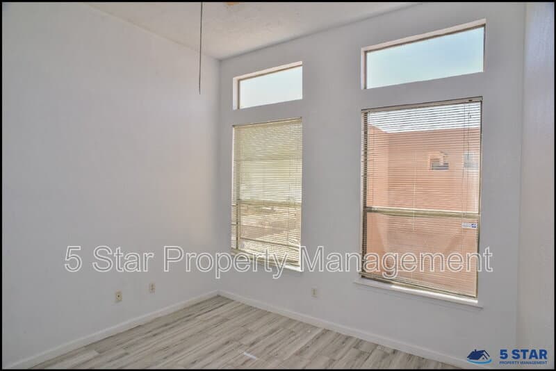 El Paso House: 7959 Morning Dawn Avenue !!