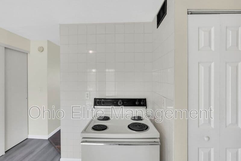 Columbus House: 861 Kingsford Rd