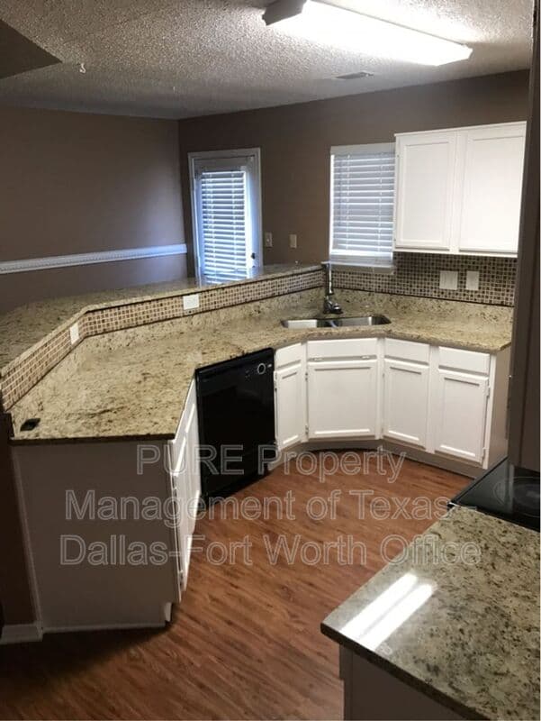 Arlington House: 6004 Meadowside Trail