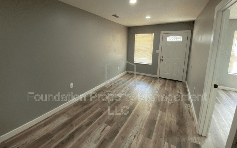 Memphis House: 1378 Eloise Road