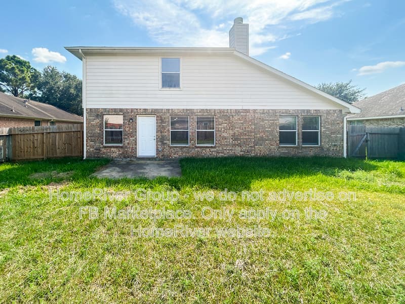 Rosharon House: 13505 Barton Meadow Ln