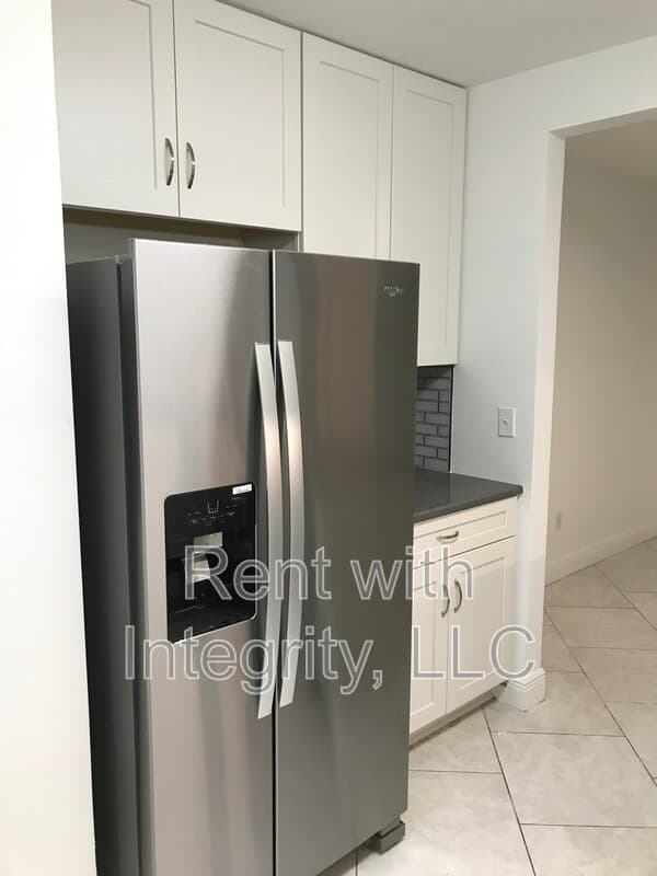 Tallahassee House: 1502-C Pullen Rd