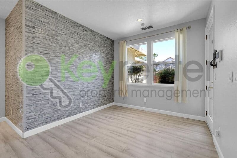 Lincoln House: 1740 Allenwood Circle