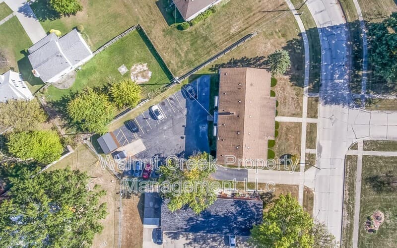 Lorain Condo: 920 Kingsway Drive