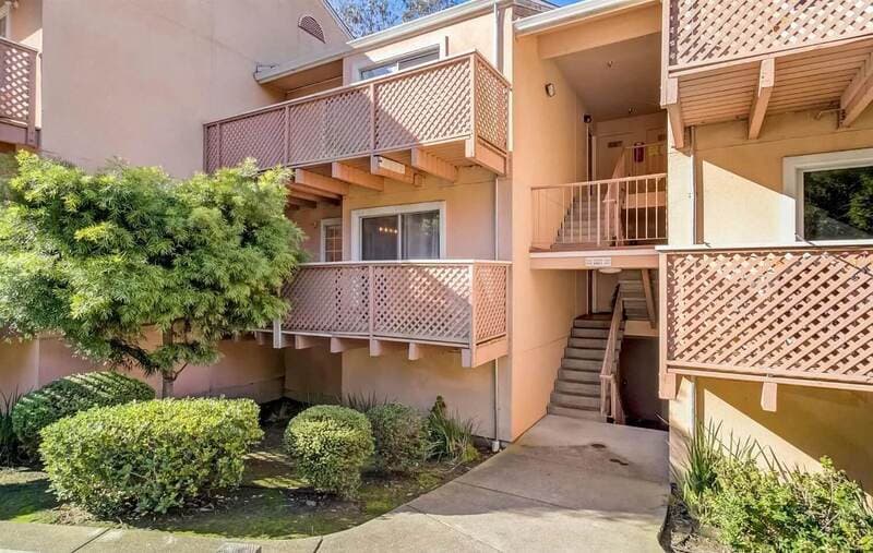 Daly City Condo: 1021 San Luis Cir