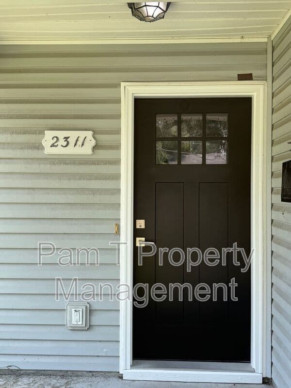Savannah House: 2311 Tennessee Ave
