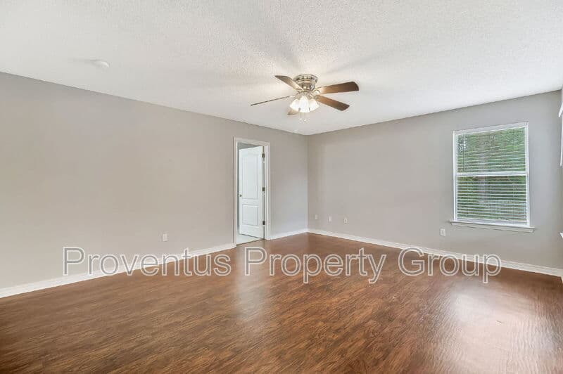 Navarre House: 2058 Catline Circle
