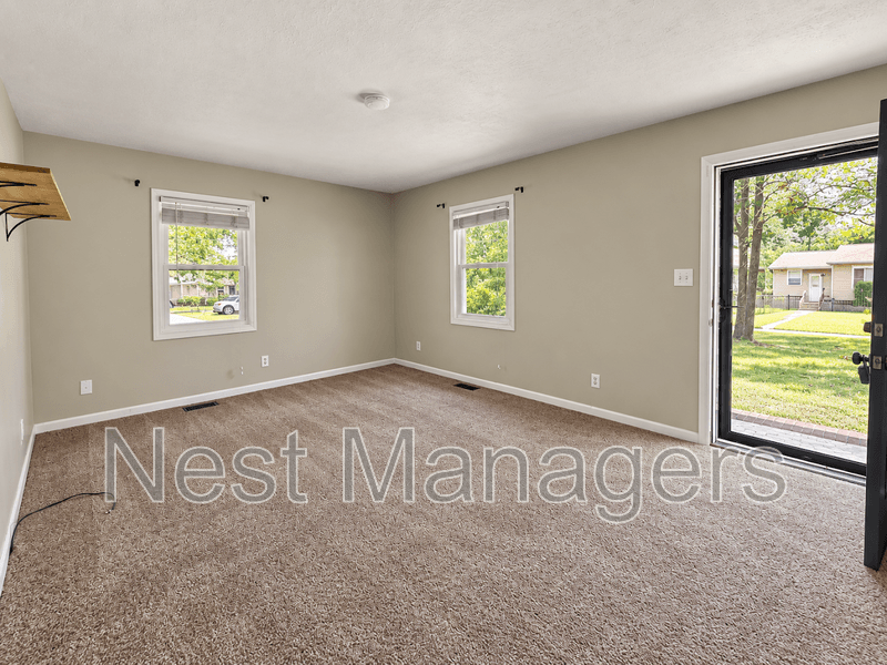 Fayetteville House: 7259 Ainsley Street