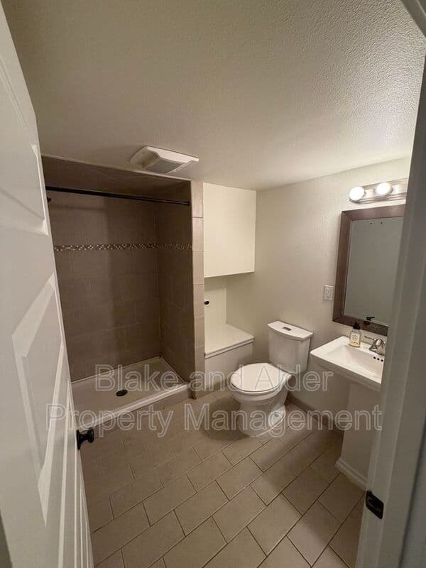 Portland House: 1121 SE Sherman Street