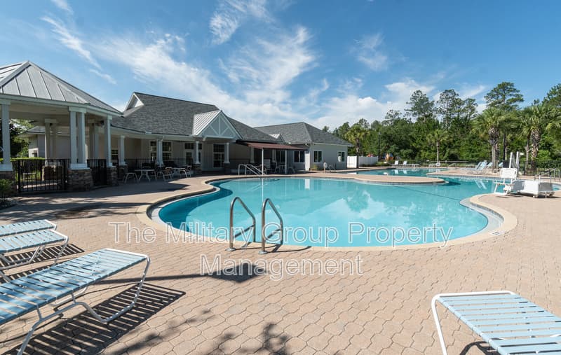 Jacksonville House: 15729 Equine Gait Dr