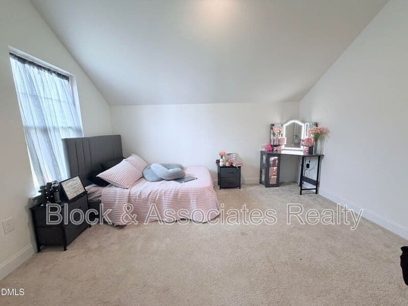 Lillington House: 468 Winding Creek Dr