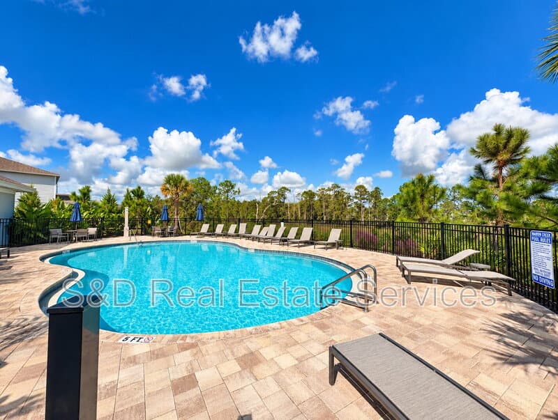 Haines City House: 152 Brinsmead Rd