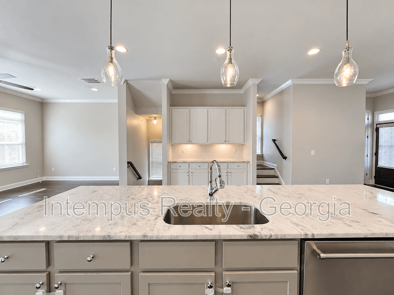 Smyrna House: 1260 Stone Castle Cir SE