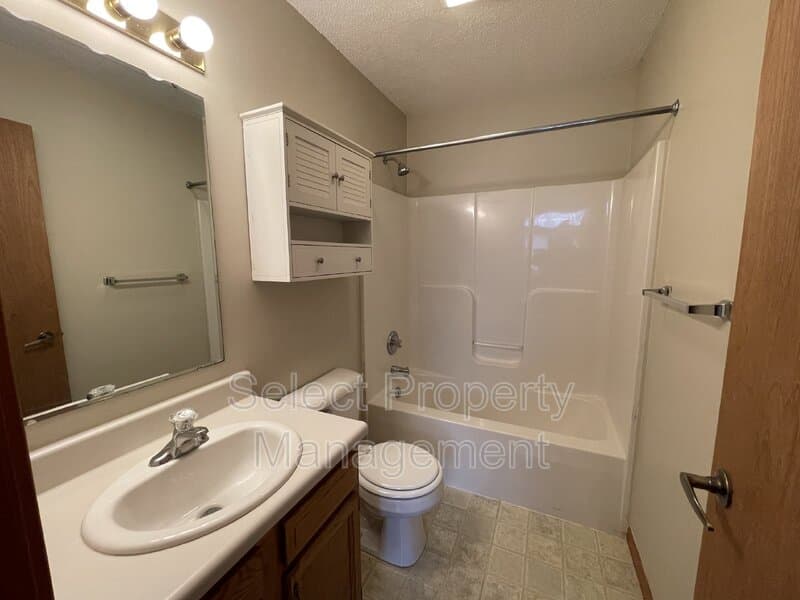 Fort Wayne House: 9608 Yuma Dr