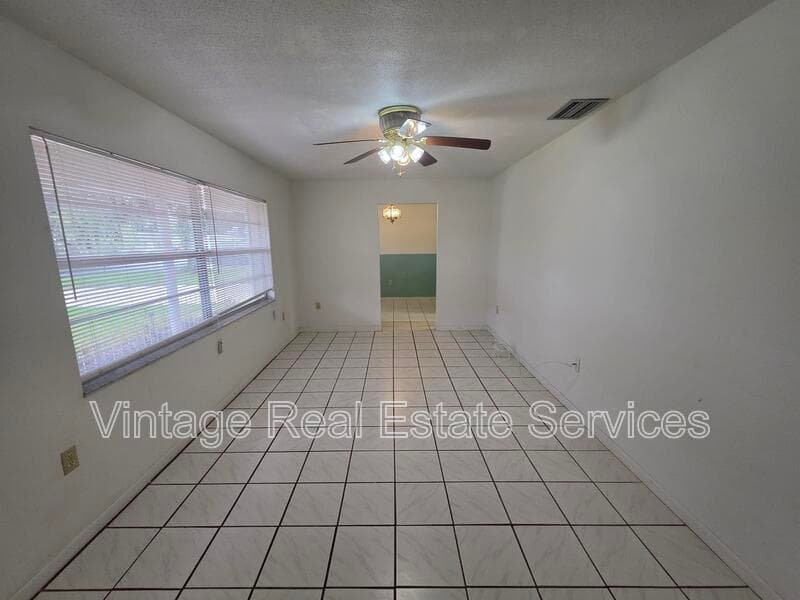 Lakeland House: 1028 Wildwood W