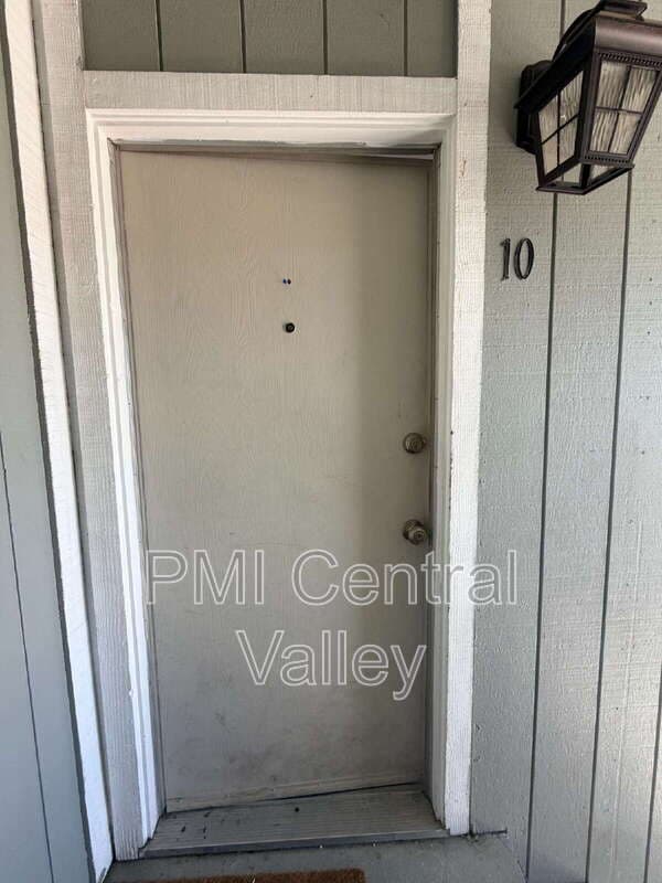 Manteca Condo: 111 North Walnut Avenue