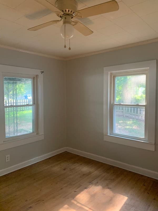 Gastonia House: 2104 W 6th Ave