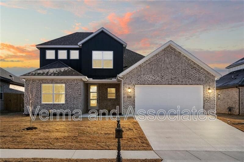 Centerton House: 1051 Whistler St