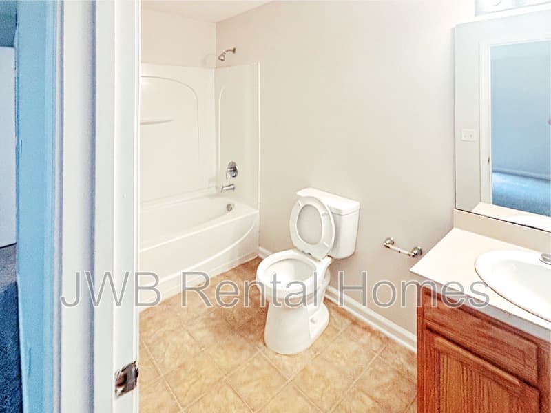 Jacksonville House: 8424 India Ave