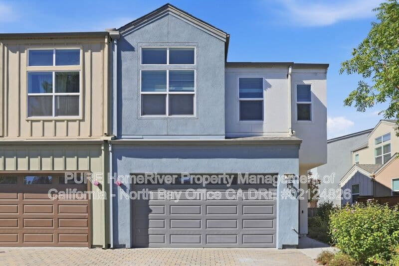 Santa Rosa Townhome: 511 Boyd St